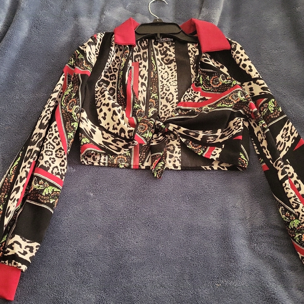 Cheatah crop blouse. Only whared once.